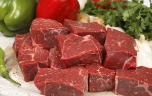 عدهای با انتشار شایعه افزایش قیمت گوشت قرمز به ۳۰۰ هزار تومان در پی واردات هستند عدهای با انتشار شایعه افزایش قیمت گوشت قرمز به ۳۰۰ هزار تومان در پی واردات هستند