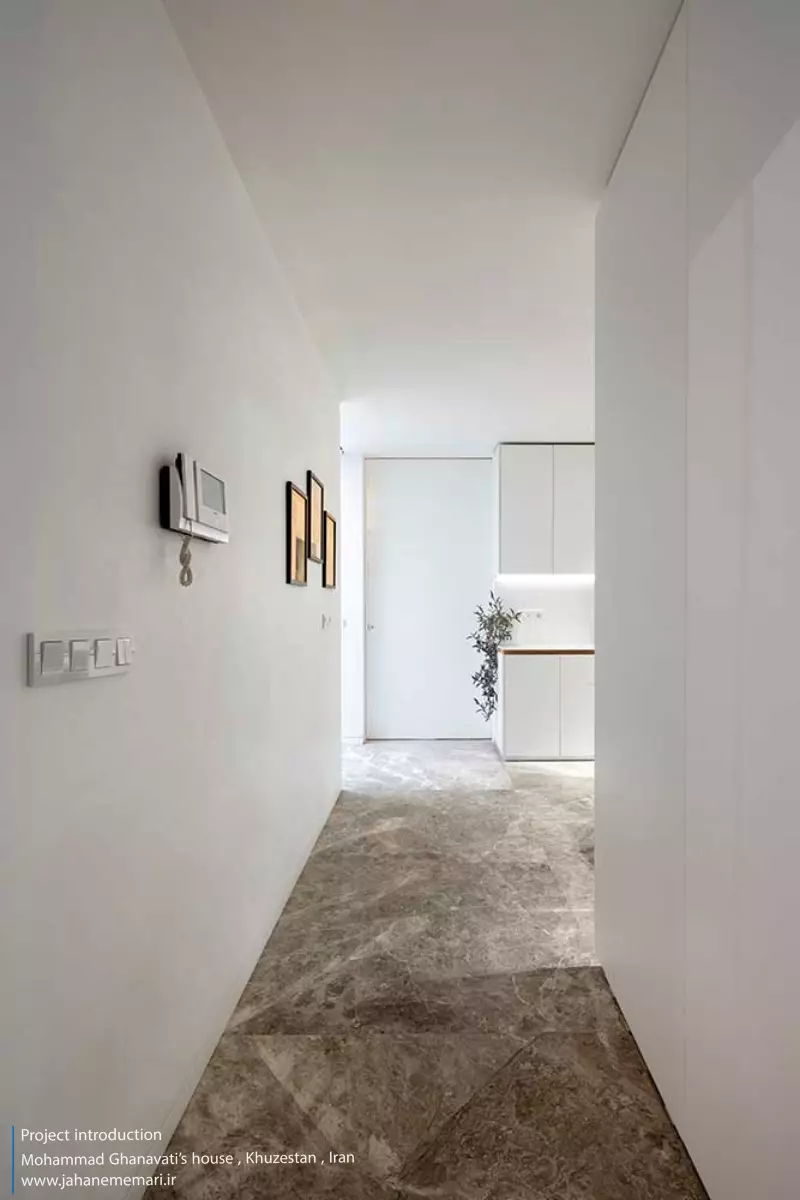 نمای مدرن و مینیمال خانه محمد قنواتی در ماهشهر، برنده جایزه ملی معماری، طراحی شده متناسب با اقلیم گرم و مرطوب خوزستان.