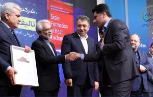 دو کتاب تخصصی از پتروشیمی کارون ماهشهر در آیین آغازین پتروفن مورد تجلیل قرار گرفت