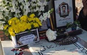 قرار پنجشنبههای فجر به مزار شهید صنعت ابوذر ریحانی رسید قرار پنجشنبههای فجر به مزار شهید صنعت ابوذر ریحانی رسید